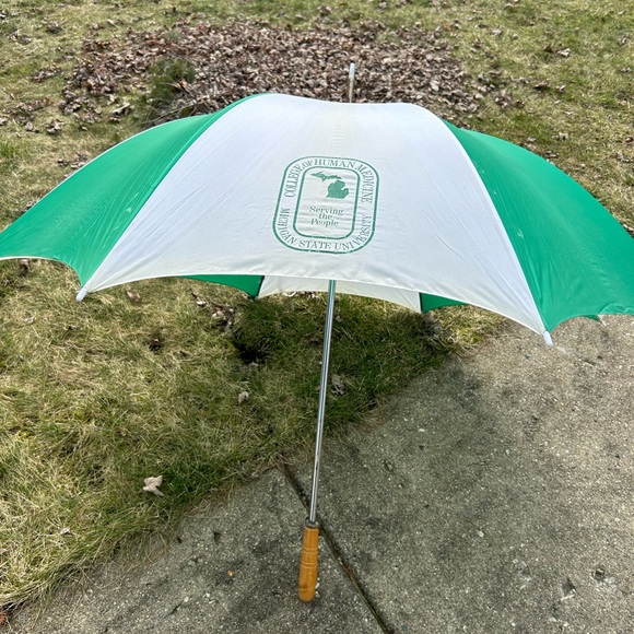 VINTAGE MICHIGAN STATE UNIVERSITY SERVING THE PEOPLE GREEN & WHITE UMBRELLA - Picture 1 of 15